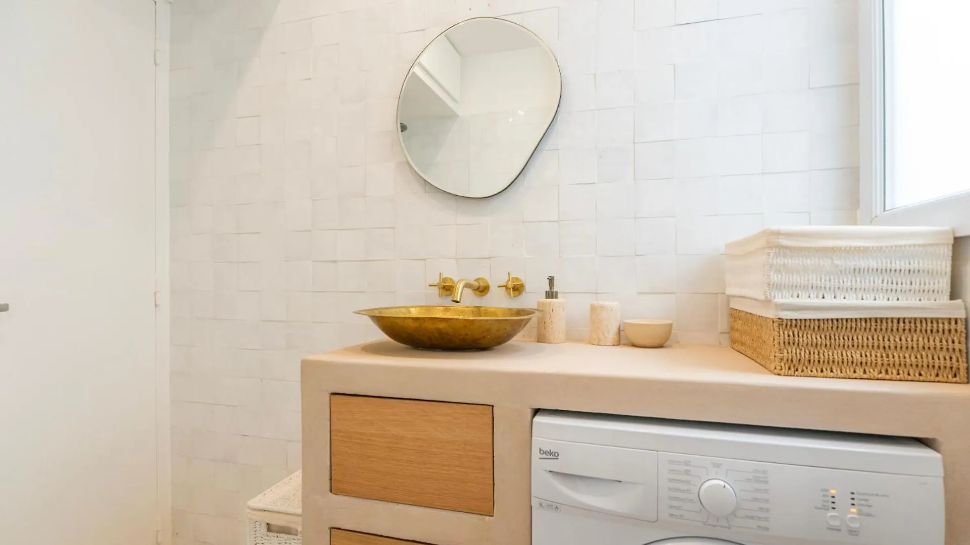 Urban Retreat In Historic Quarter Apartment Paris