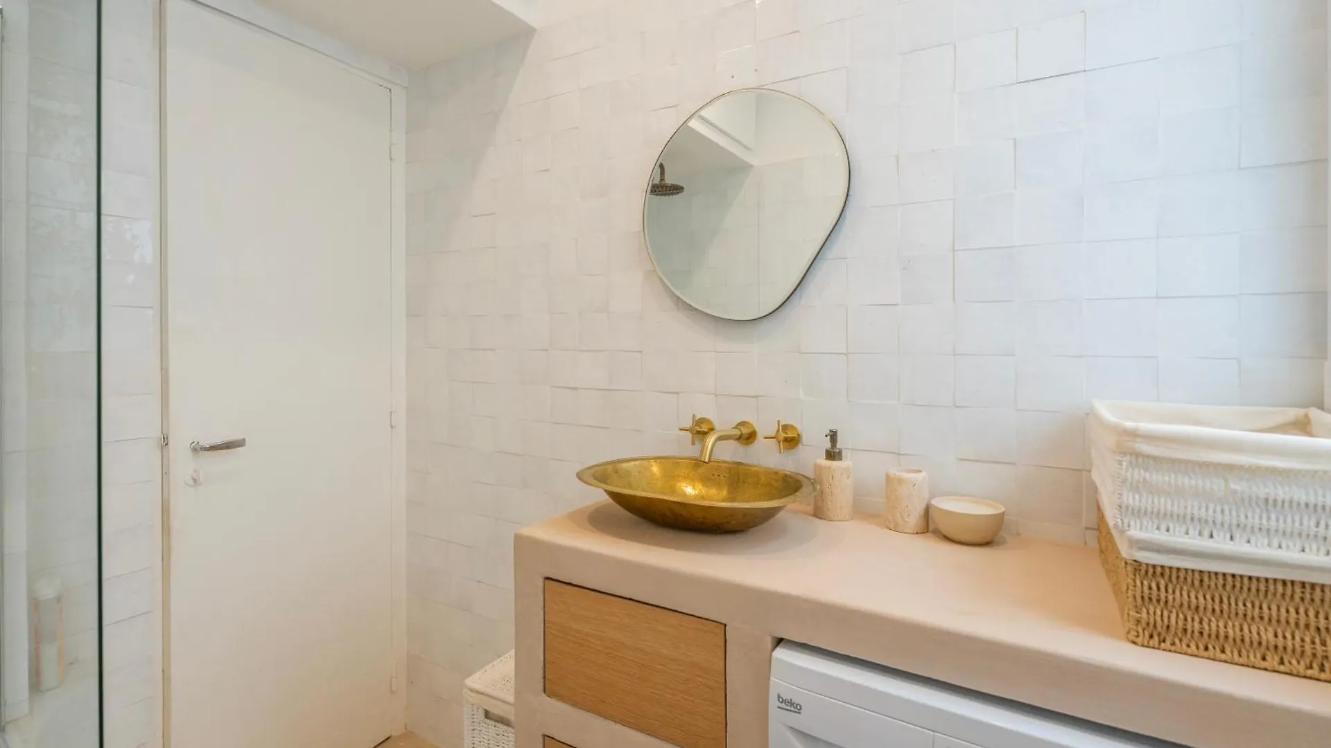 Urban Retreat In Historic Quarter Apartment Paris