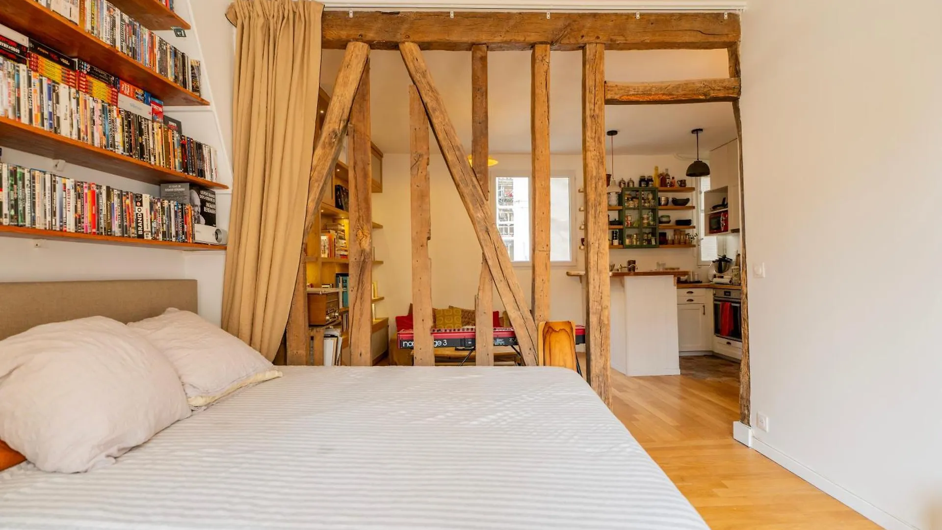 Urban Retreat In Historic Quarter Apartment Paris
