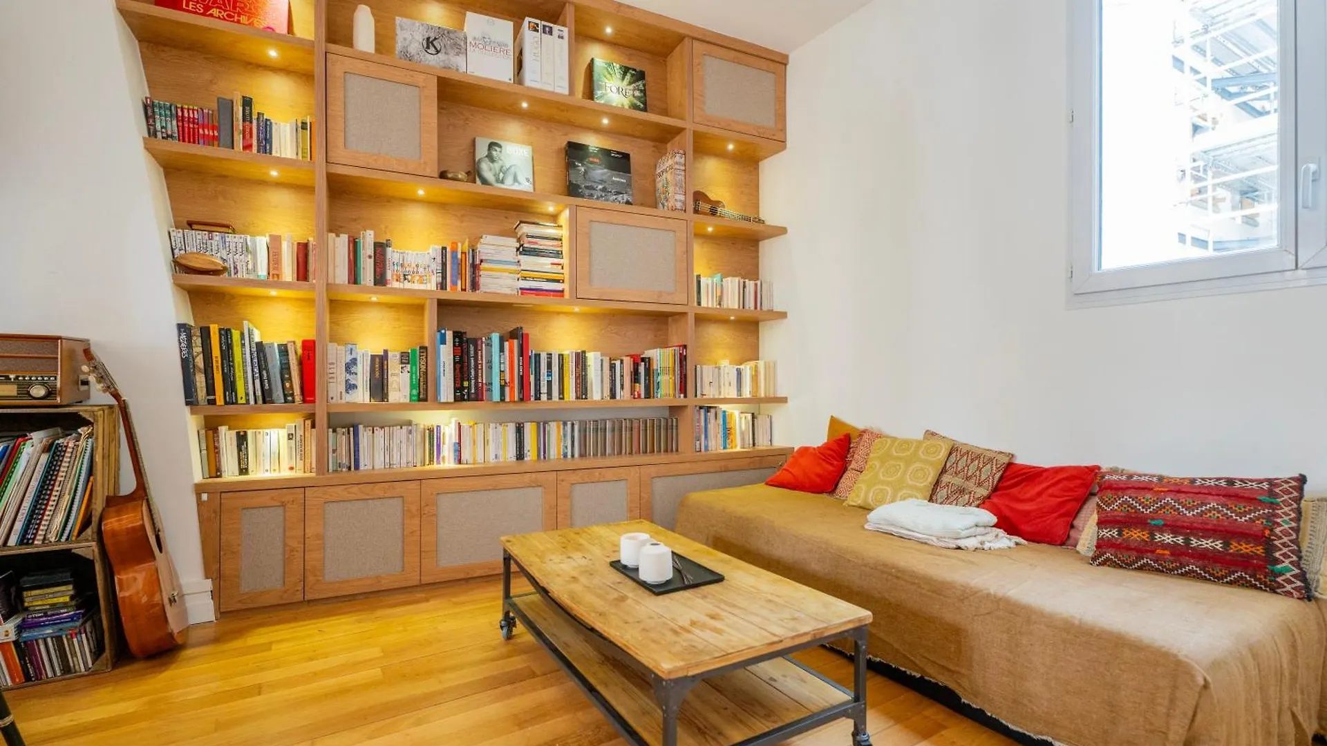 Urban Retreat In Historic Quarter Apartment Paris France