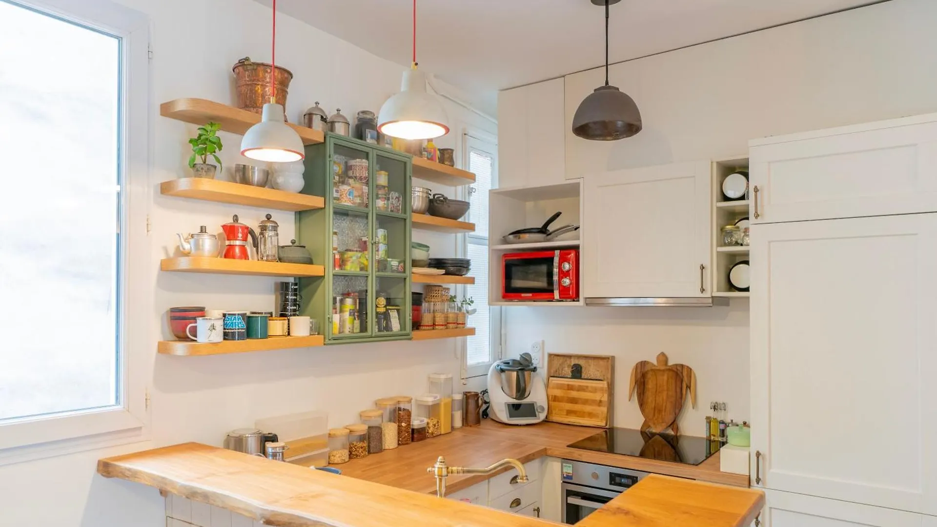 Urban Retreat In Historic Quarter Apartment Paris