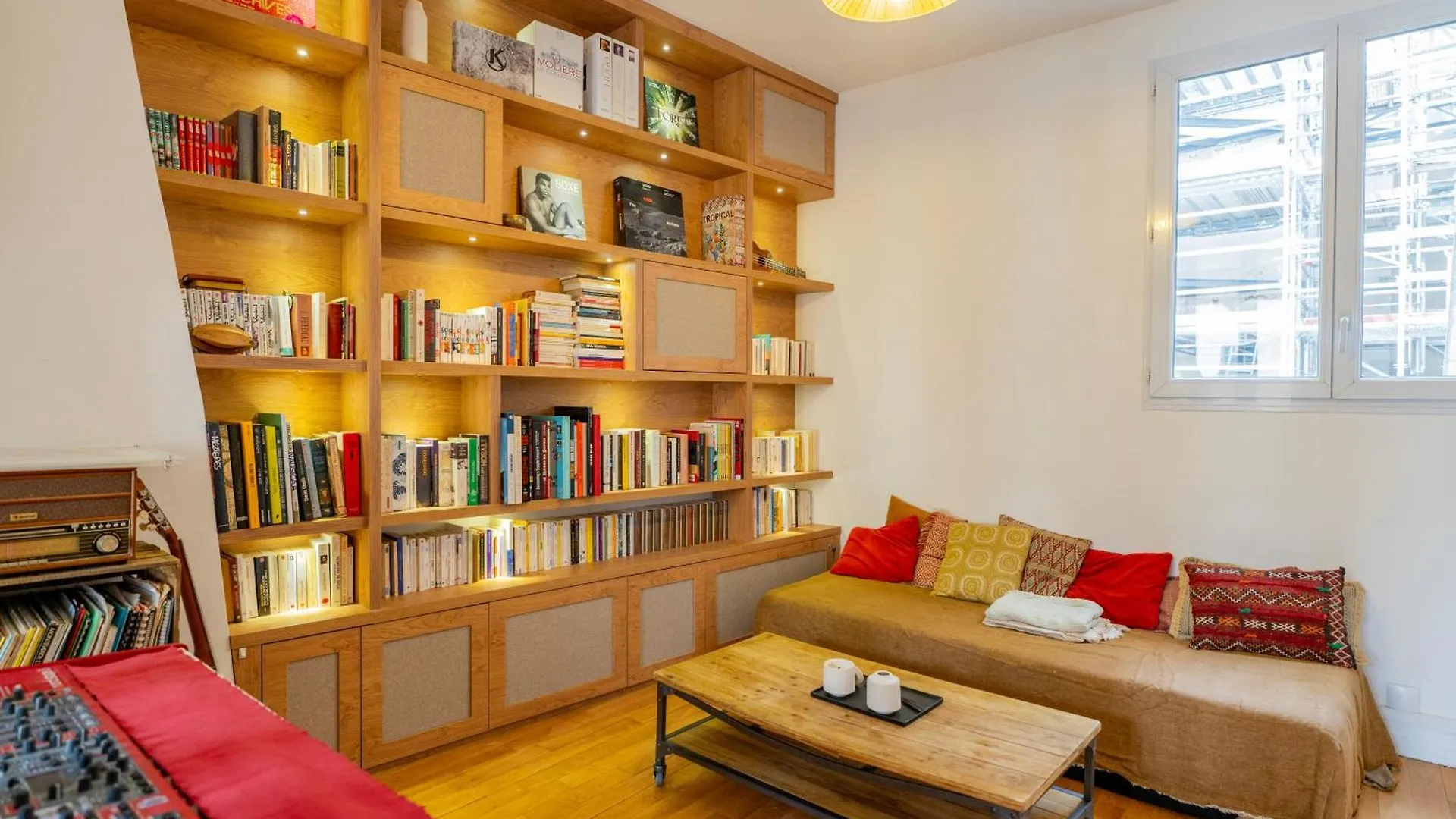 Urban Retreat In Historic Quarter Apartment Paris
