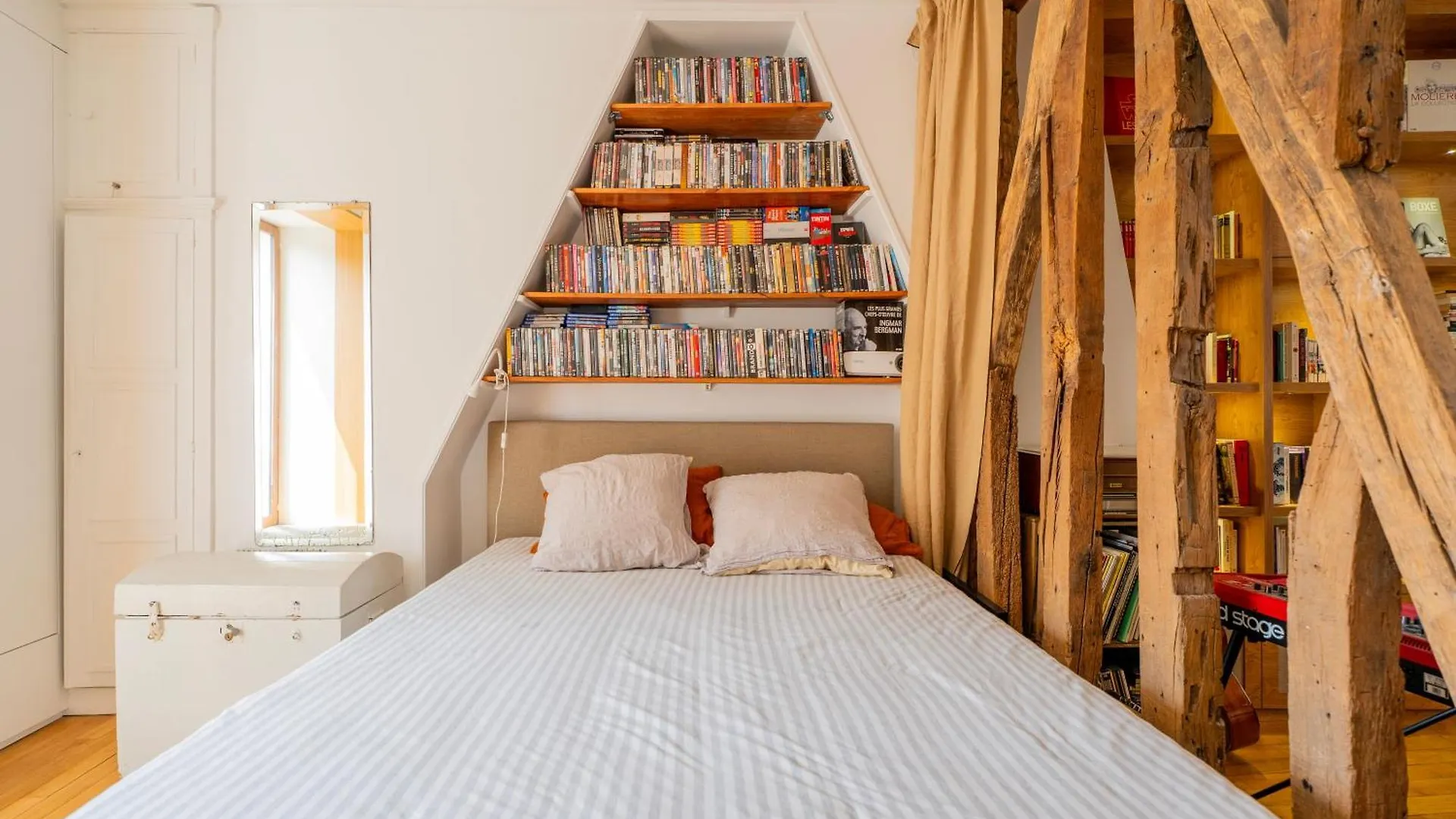 Urban Retreat In Historic Quarter Apartment Paris